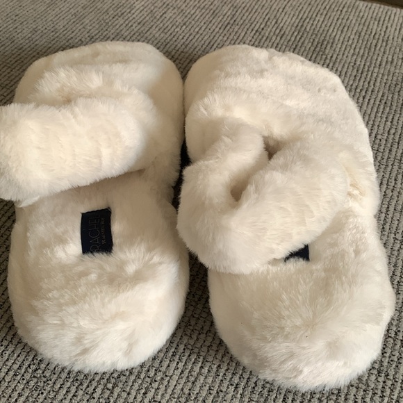 Rachel Roy comfy Fuzzy Slippers. - Picture 4 of 5